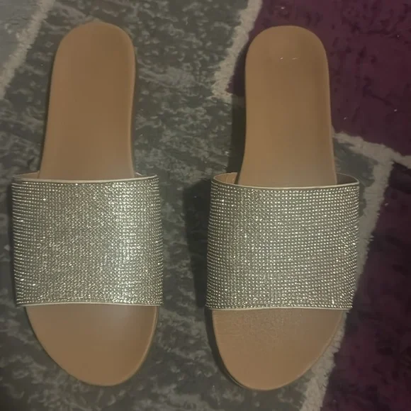 Flats - Picture 2 of 2